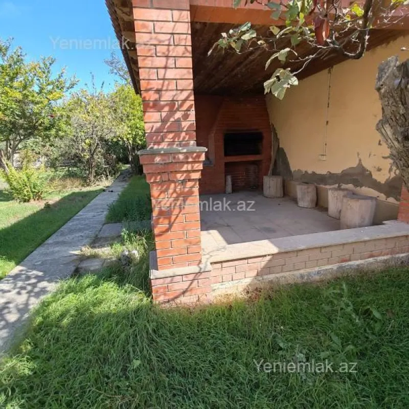 Satılır 8 otaqlı həyət evi 380 m²