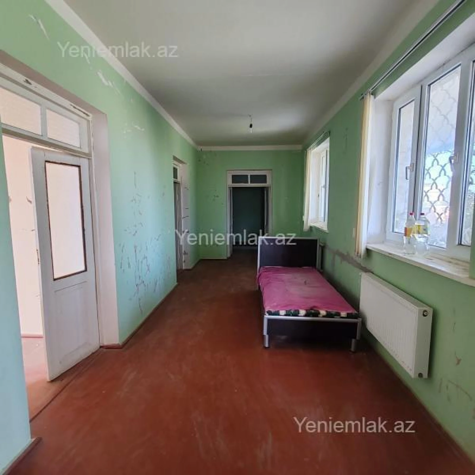 Satılır 8 otaqlı həyət evi 380 m²