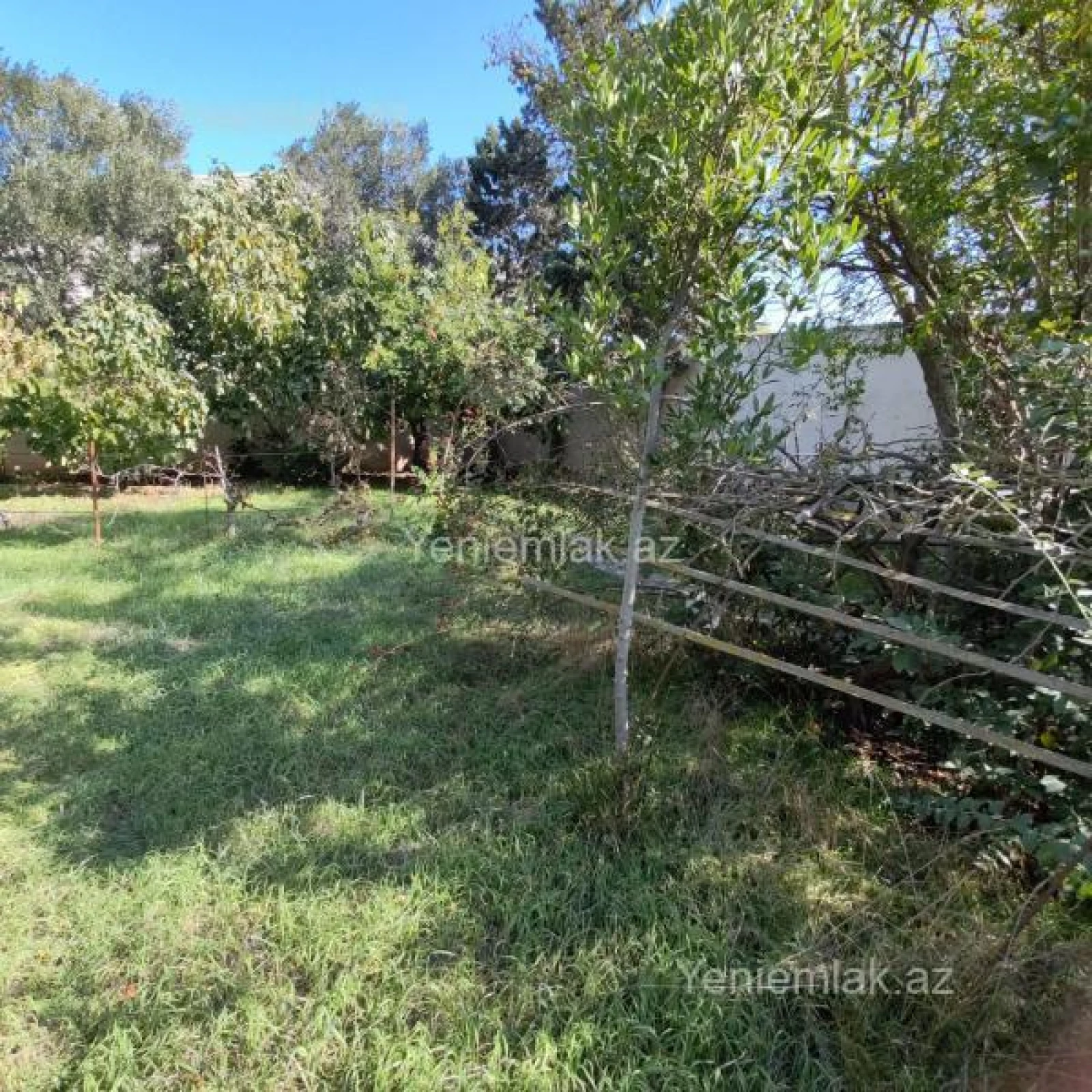 Satılır 8 otaqlı həyət evi 380 m²