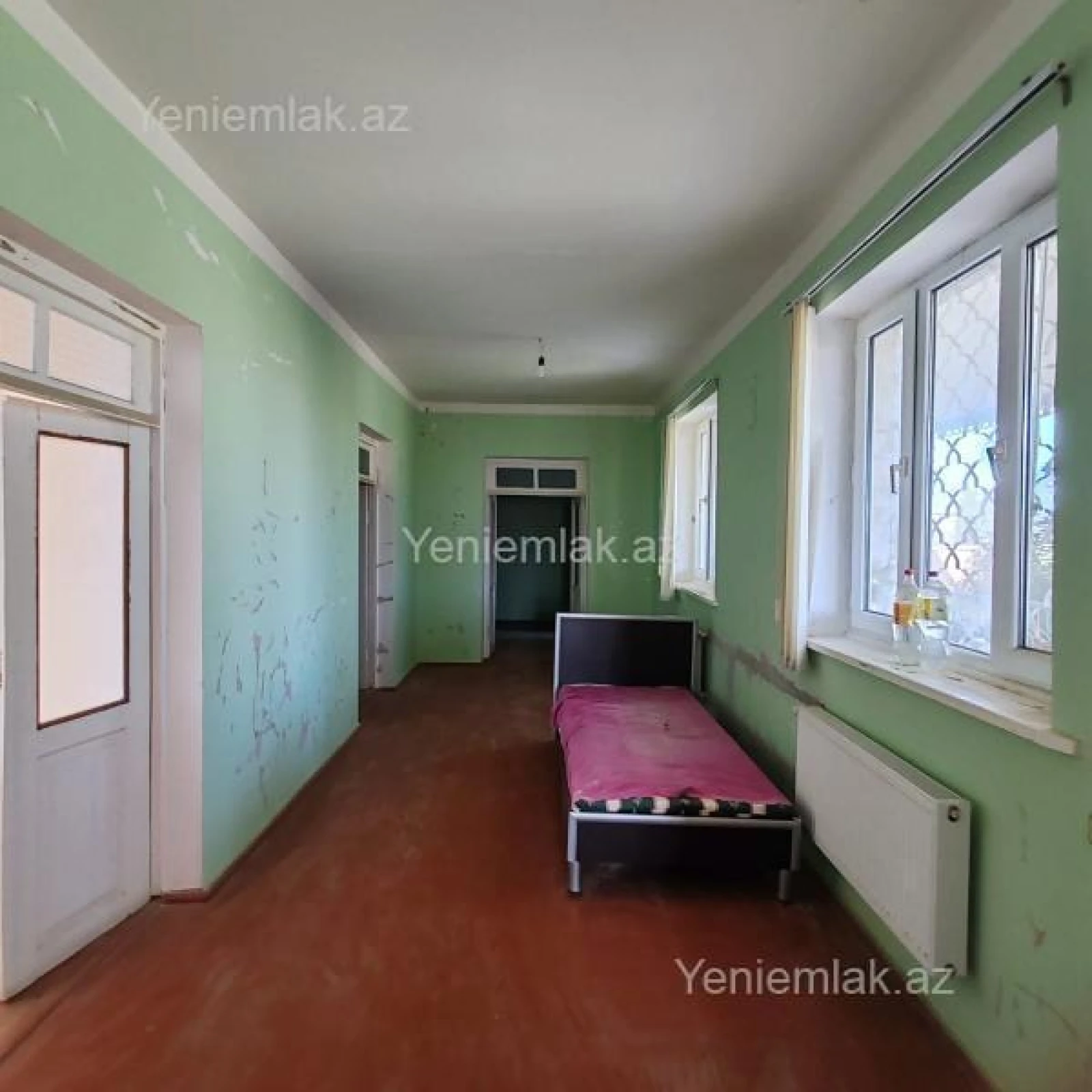 Satılır 8 otaqlı həyət evi 380 m²