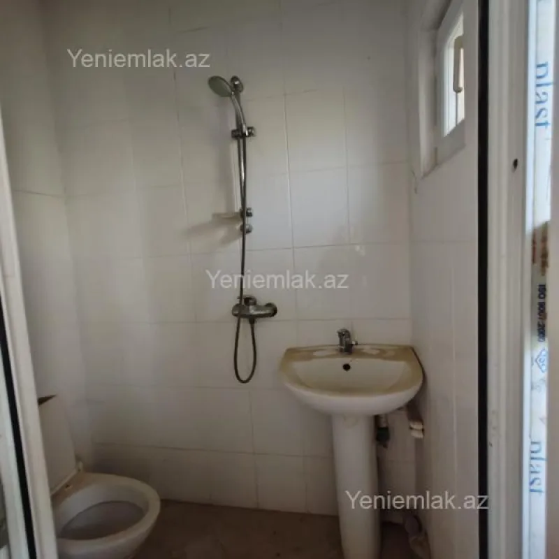 Satılır 8 otaqlı həyət evi 380 m²