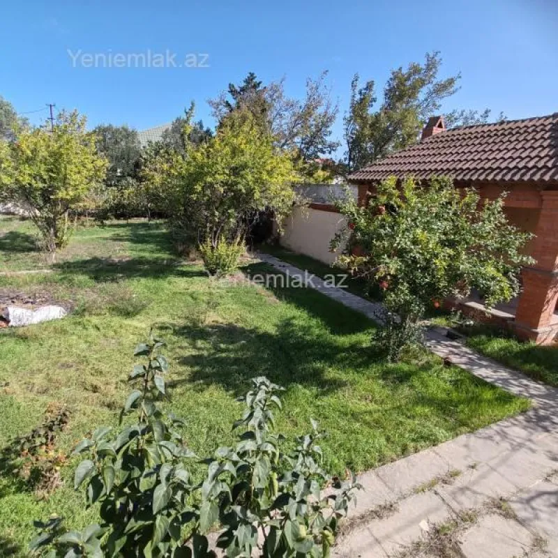 Satılır 8 otaqlı həyət evi 380 m²