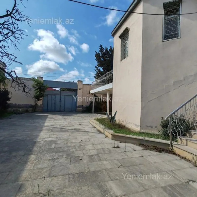Satılır 8 otaqlı həyət evi 380 m²