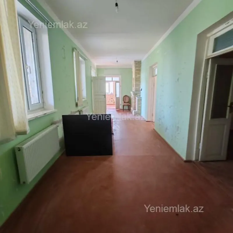 Satılır 8 otaqlı həyət evi 380 m²