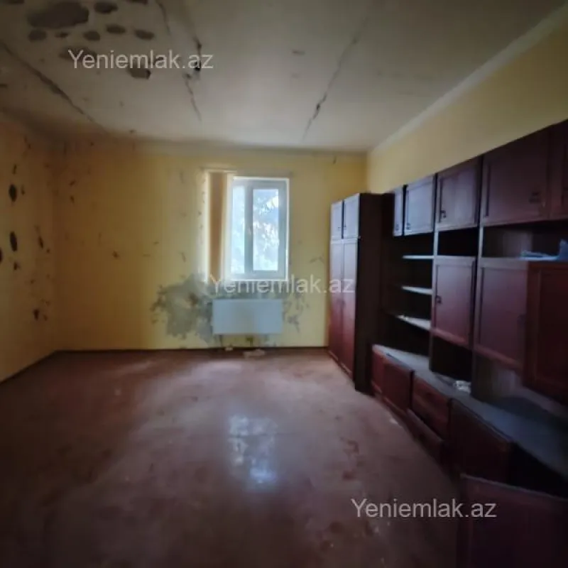 Satılır 8 otaqlı həyət evi 380 m²