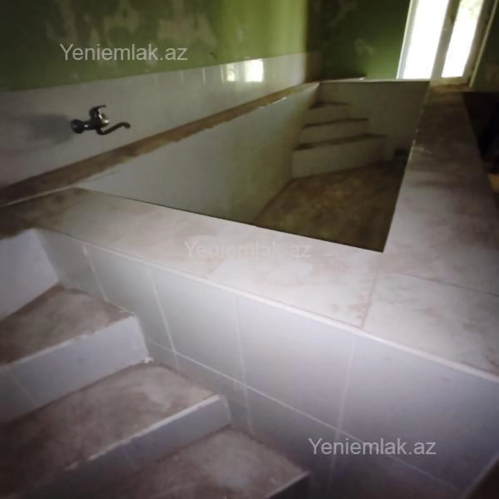 Satılır 8 otaqlı həyət evi 380 m²