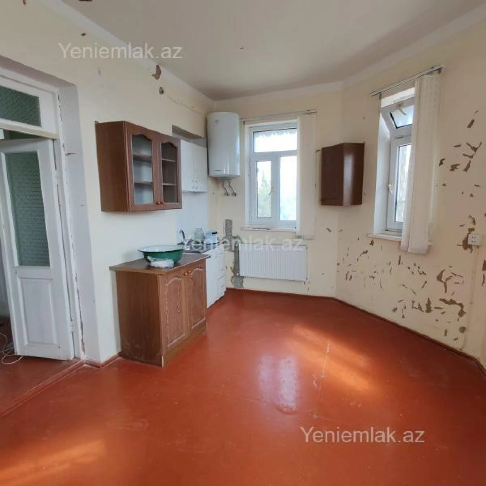 Satılır 8 otaqlı həyət evi 380 m²