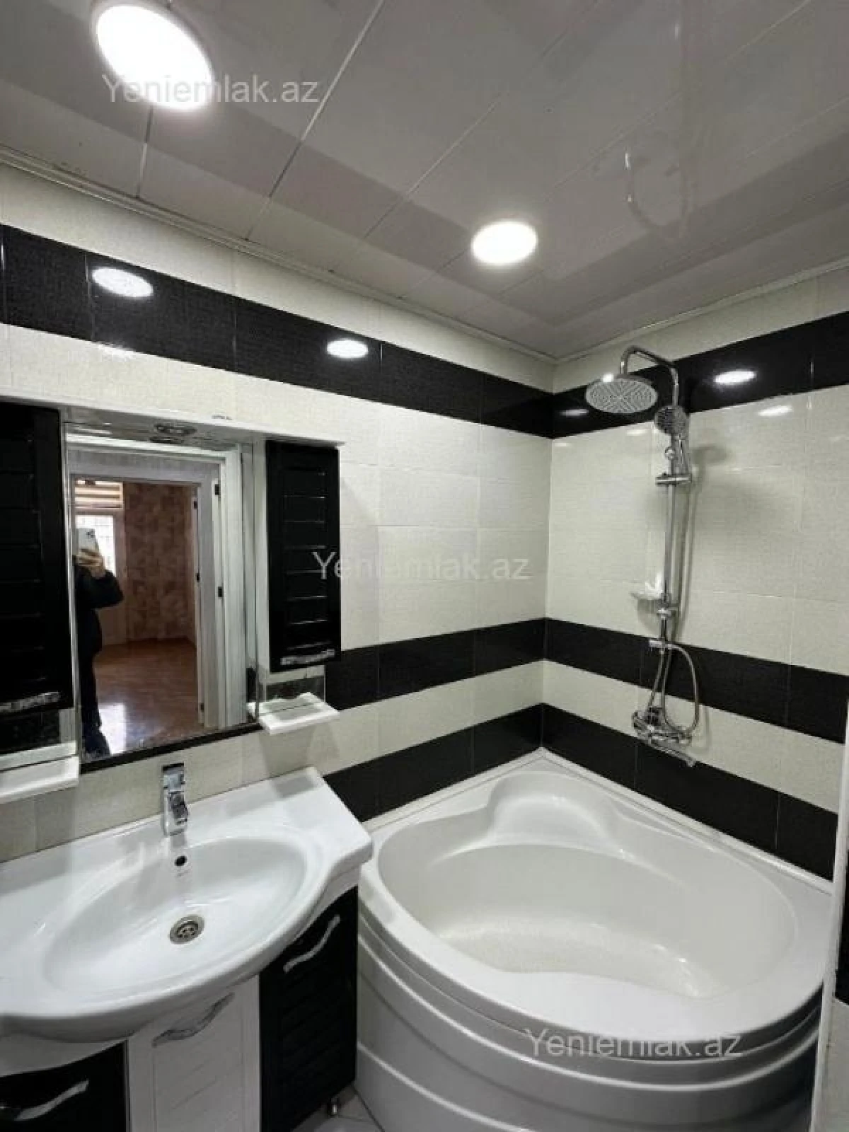 Satılır 3 otaqlı yeni tikili 84 m²