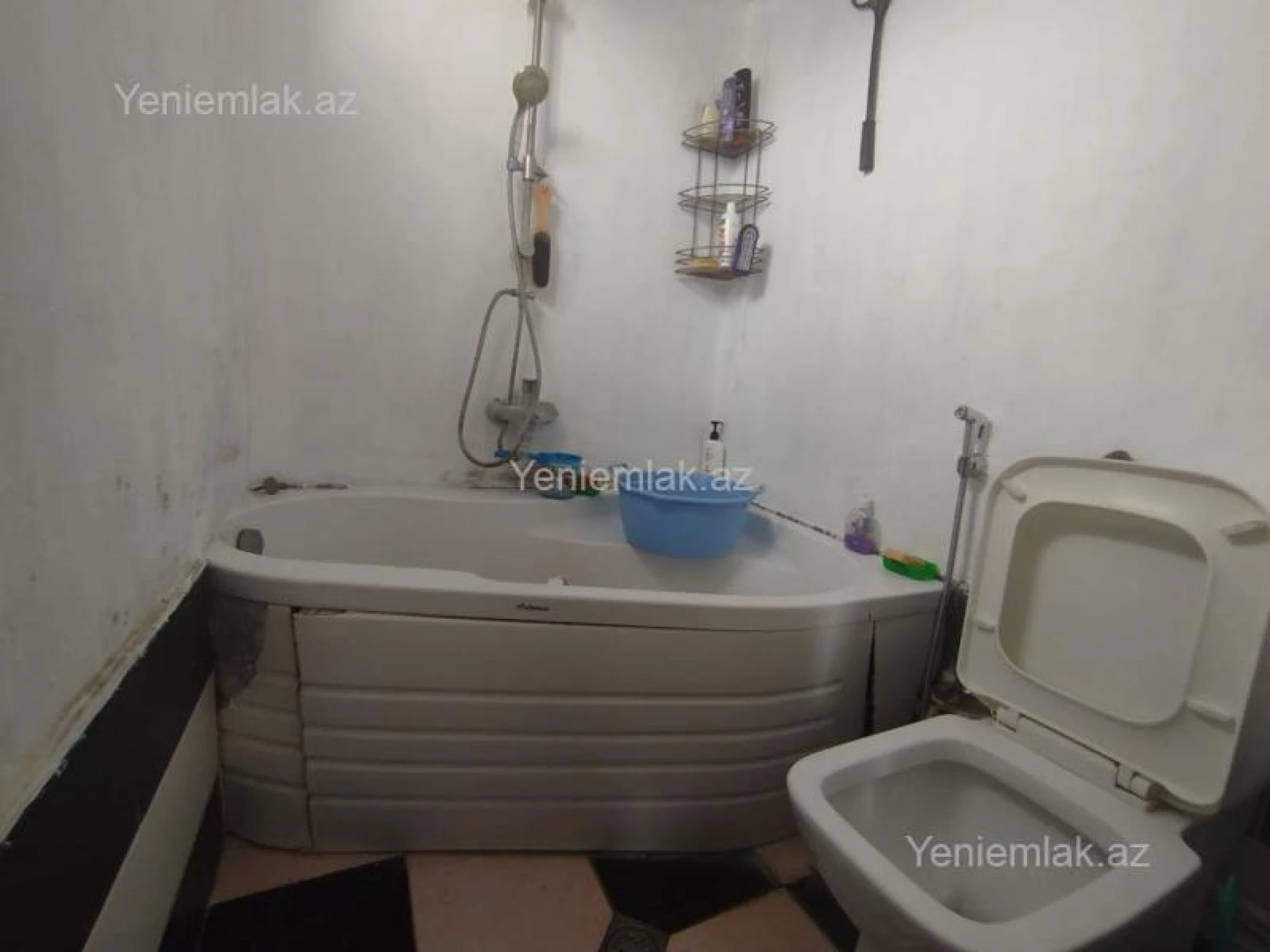 Satılır 14 otaqlı həyət evi 310 m²