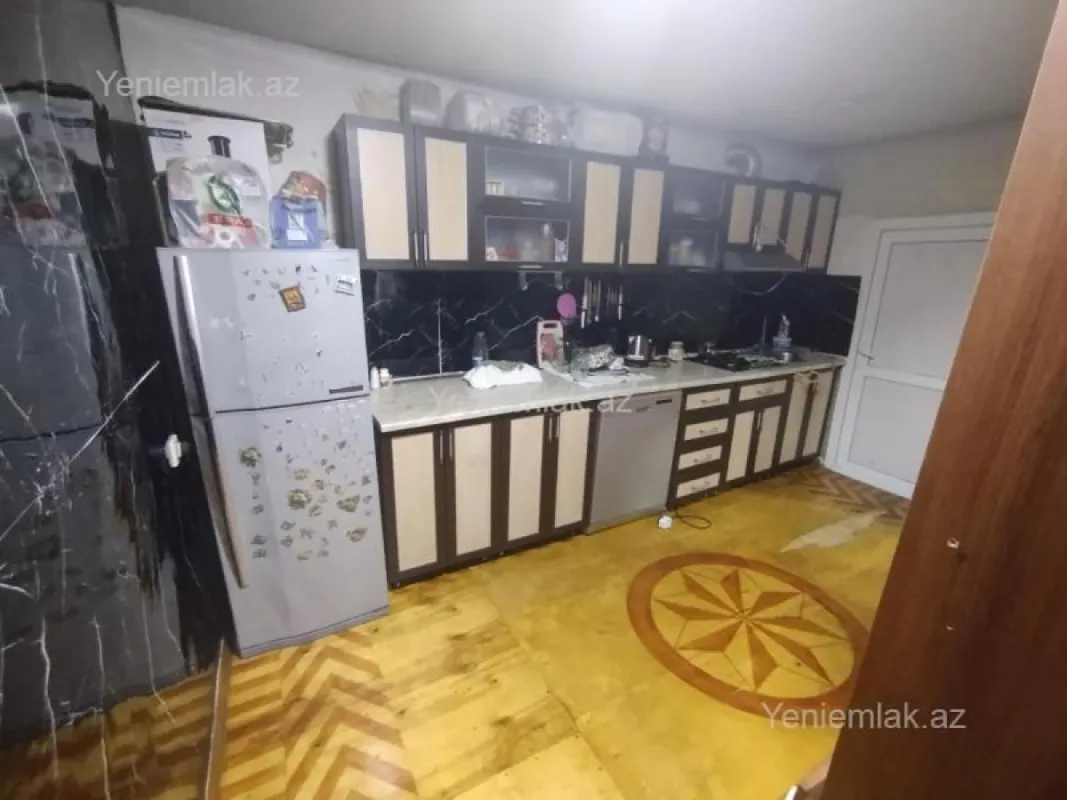 Satılır 14 otaqlı həyət evi 310 m²