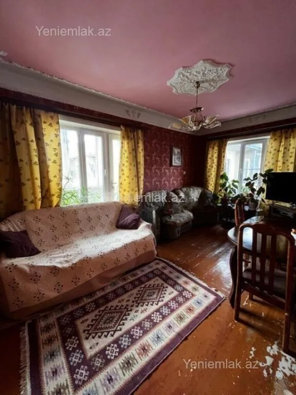 Satılır 3 otaqlı köhnə tikili 100 m²