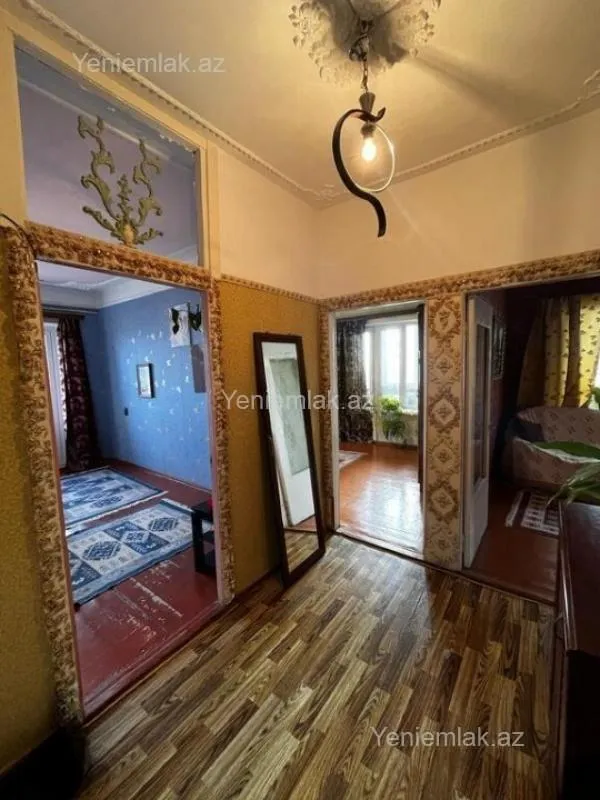 Satılır 3 otaqlı köhnə tikili 100 m²