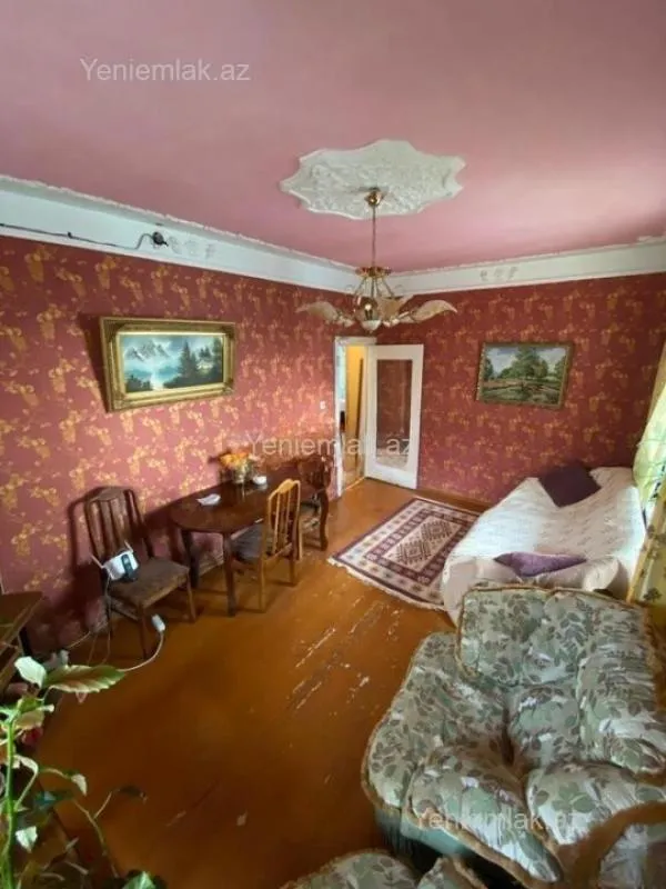 Satılır 3 otaqlı köhnə tikili 100 m²