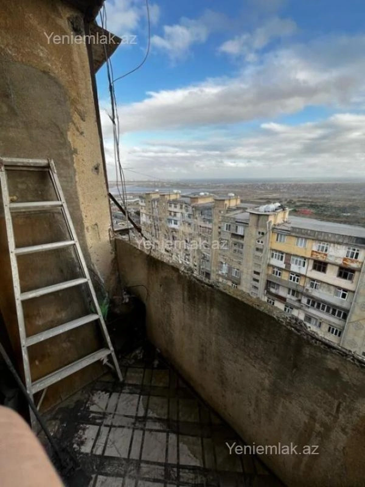 Satılır 3 otaqlı köhnə tikili 100 m²