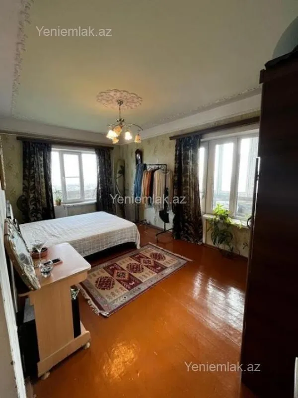 Satılır 3 otaqlı köhnə tikili 100 m²