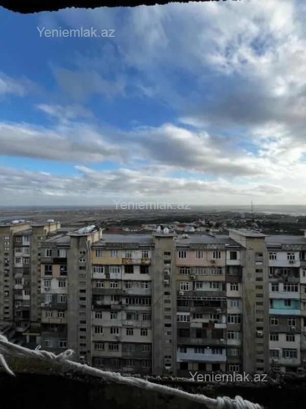 Satılır 3 otaqlı köhnə tikili 100 m²