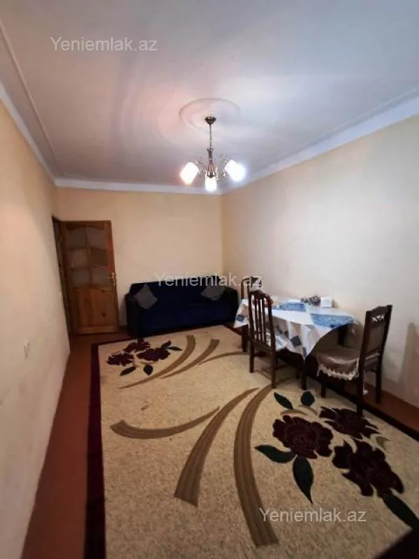 Satılır 2 otaqlı köhnə tikili 60 m²