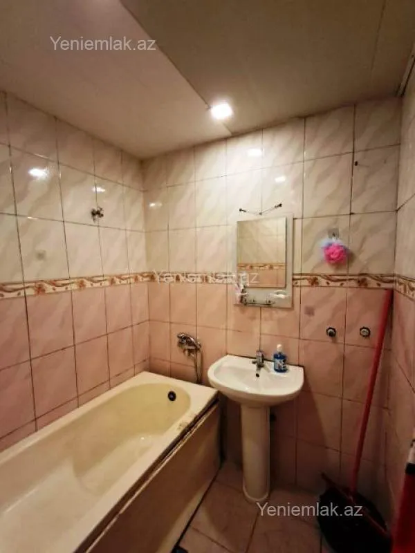 Satılır 2 otaqlı köhnə tikili 60 m²