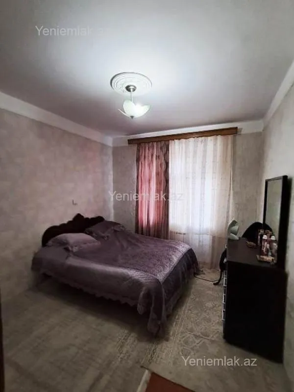 Satılır 2 otaqlı köhnə tikili 60 m²