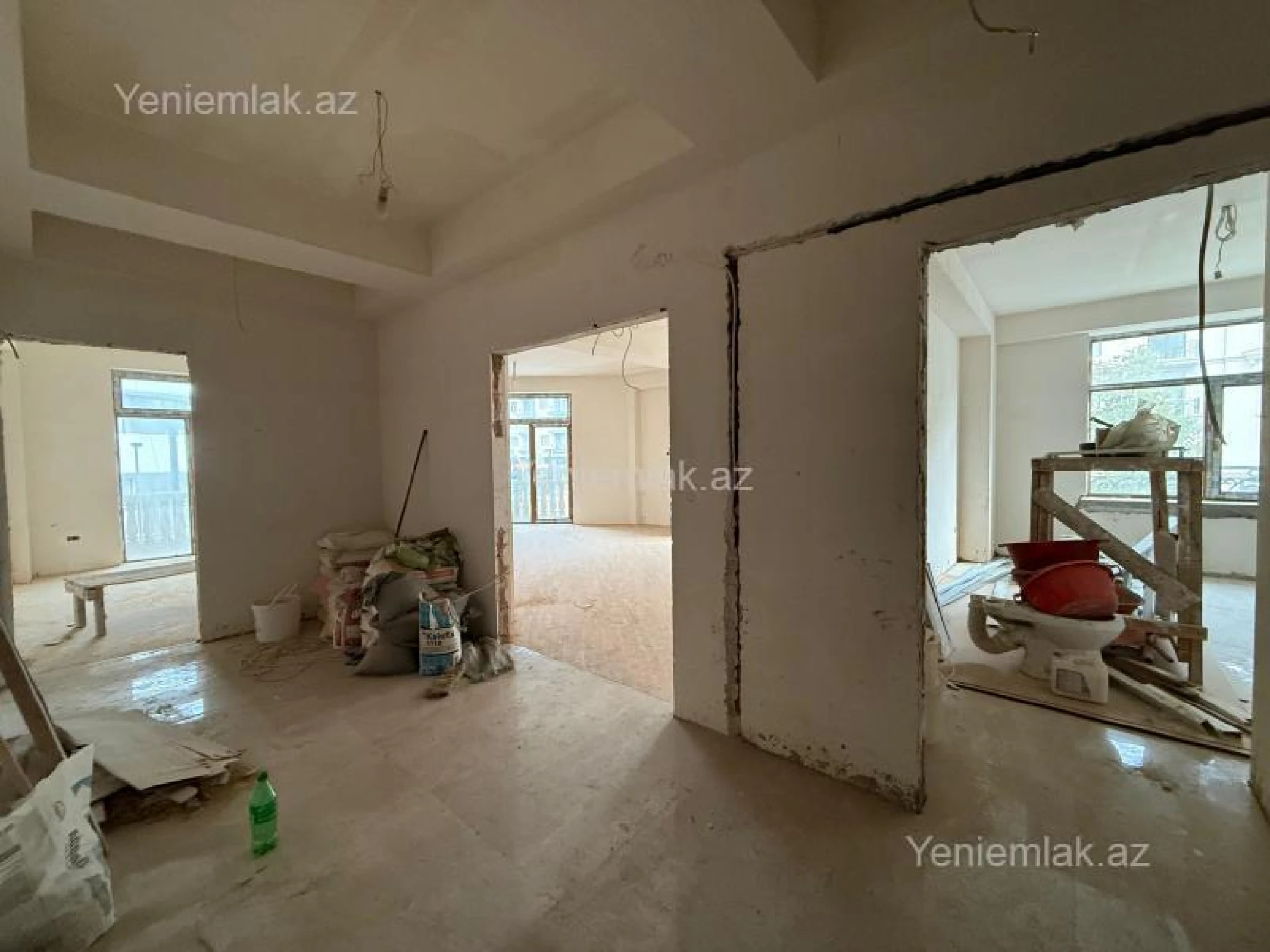 Satılır 3 otaqlı yeni tikili 130 m²