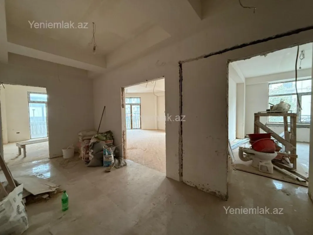Satılır 3 otaqlı yeni tikili 130 m²