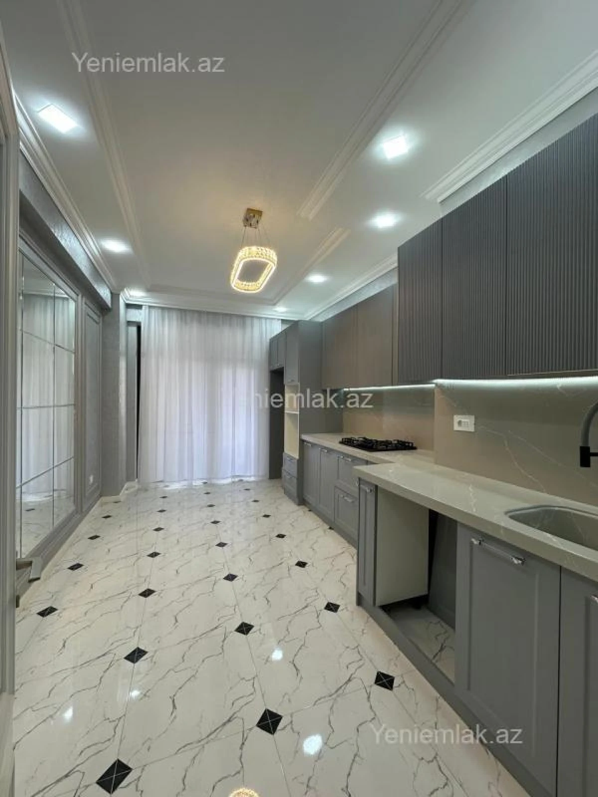 Satılır 3 otaqlı yeni tikili 137 m²