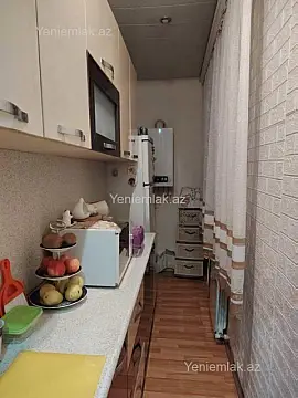 Satılır 1 otaqlı köhnə tikili 42 m²