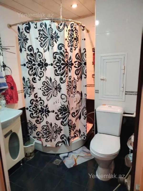 Satılır 1 otaqlı köhnə tikili 42 m²