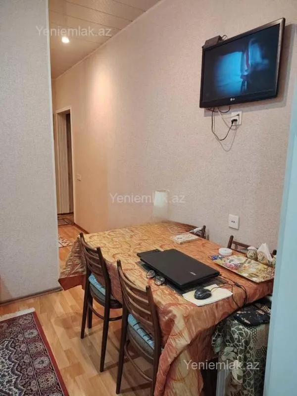 Satılır 1 otaqlı köhnə tikili 42 m²