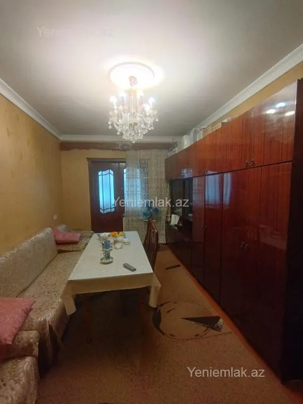 Satılır 4 otaqlı köhnə tikili 110 m²