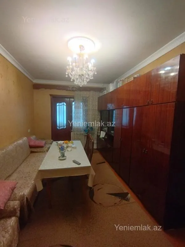 Satılır 4 otaqlı köhnə tikili 110 m²