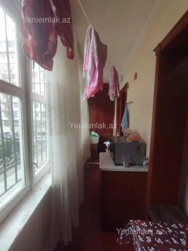 Satılır 4 otaqlı köhnə tikili 110 m²