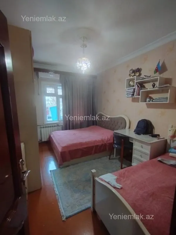 Satılır 4 otaqlı köhnə tikili 110 m²