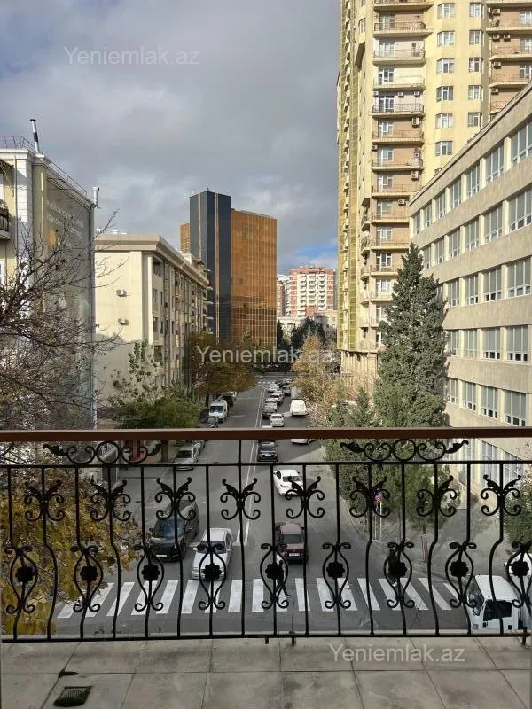 Satılır 3 otaqlı köhnə tikili 90 m²