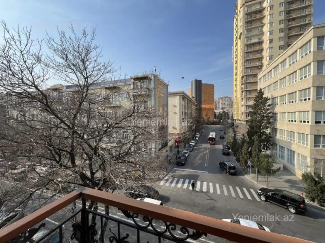 Satılır 3 otaqlı köhnə tikili 90 m²