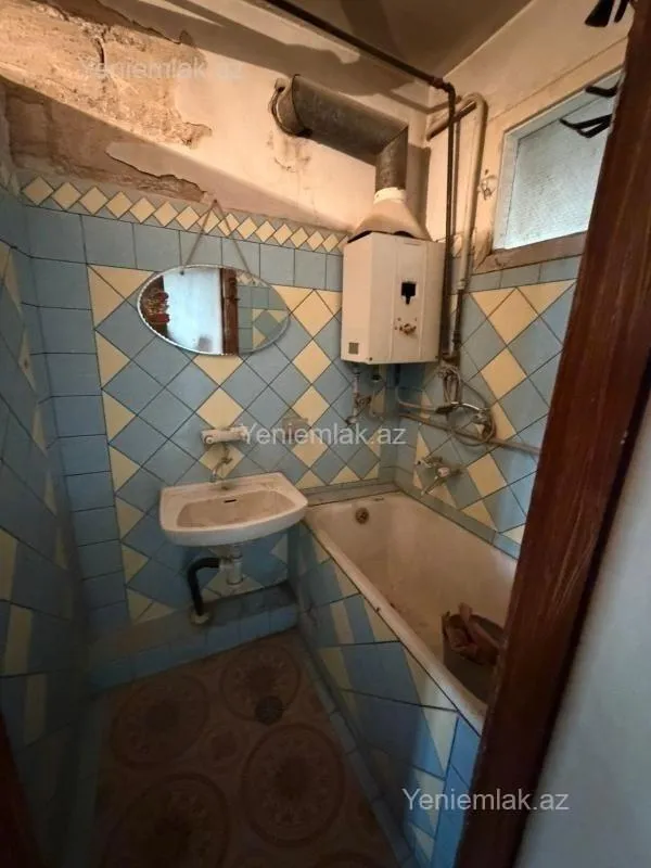 Satılır 3 otaqlı köhnə tikili 90 m²