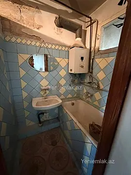 Satılır 3 otaqlı köhnə tikili 90 m²