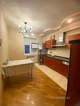 Satılır 3 otaqlı köhnə tikili 100 m²