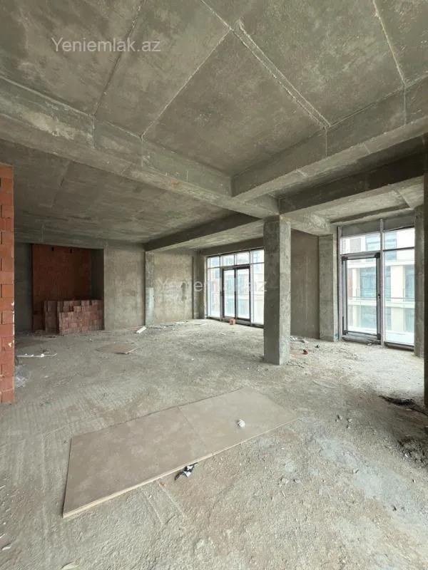 Satılır 3 otaqlı köhnə tikili 133.4 m²