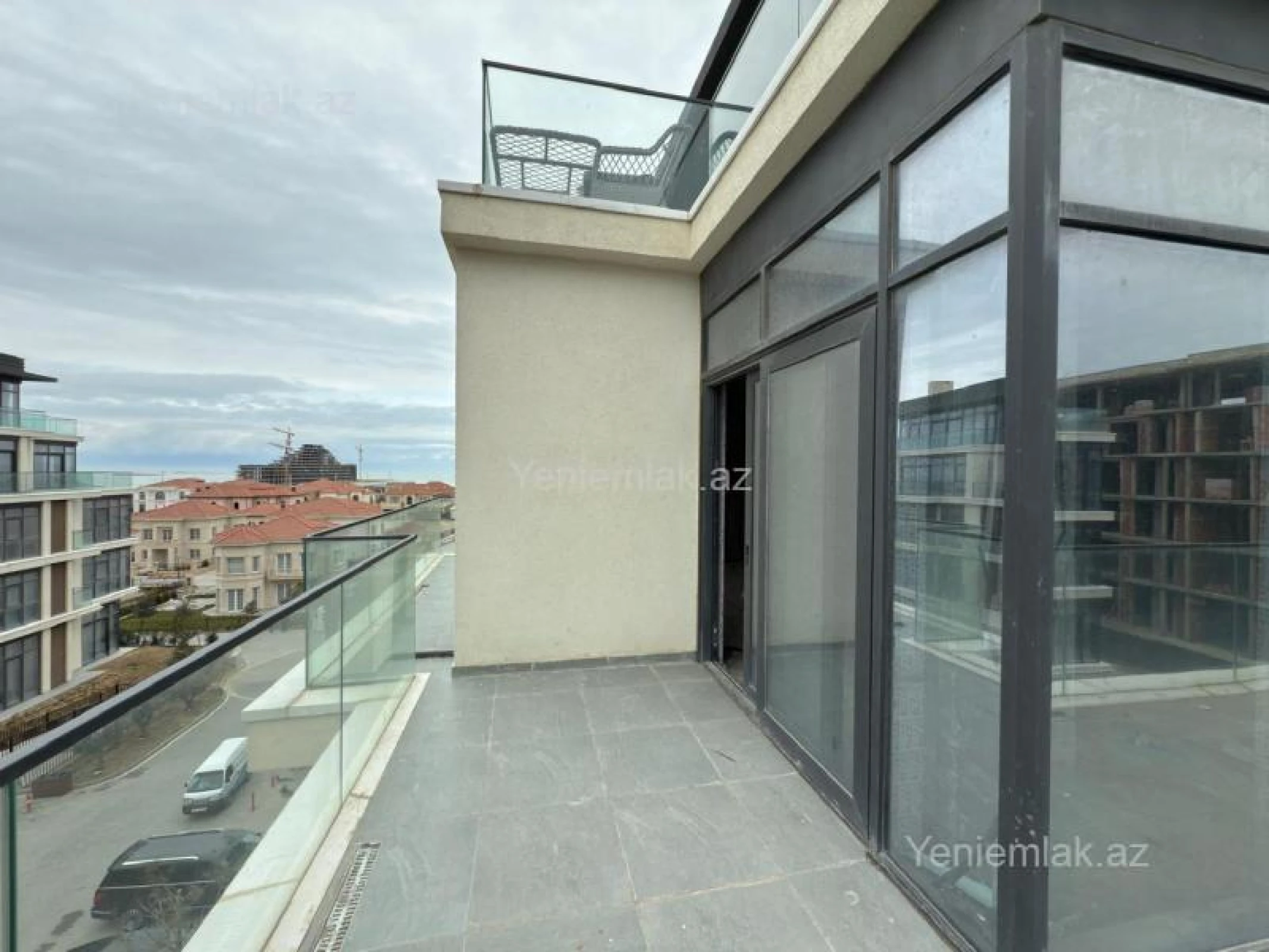 Satılır 3 otaqlı köhnə tikili 133.4 m²