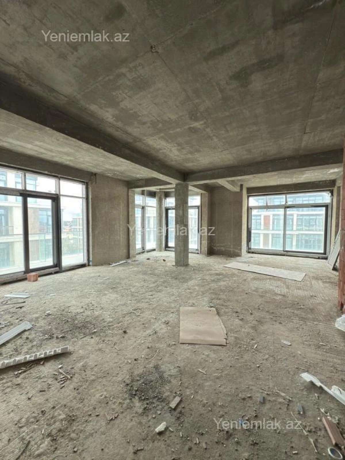 Satılır 3 otaqlı köhnə tikili 133.4 m²