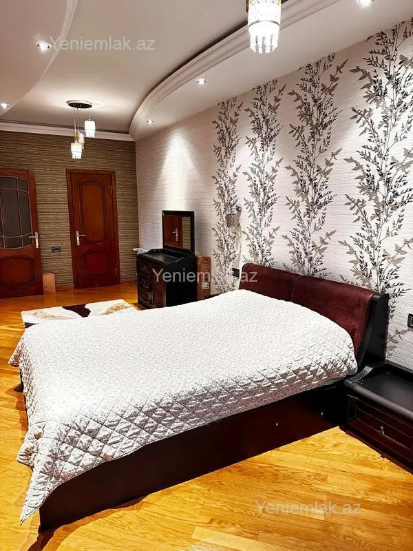 Satılır 3 otaqlı yeni tikili 160 m²