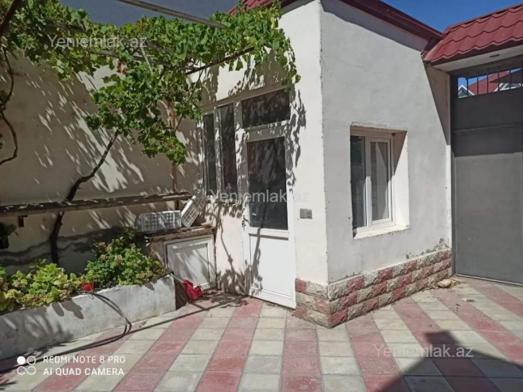 Satılır 8 otaqlı həyət evi 300 m²
