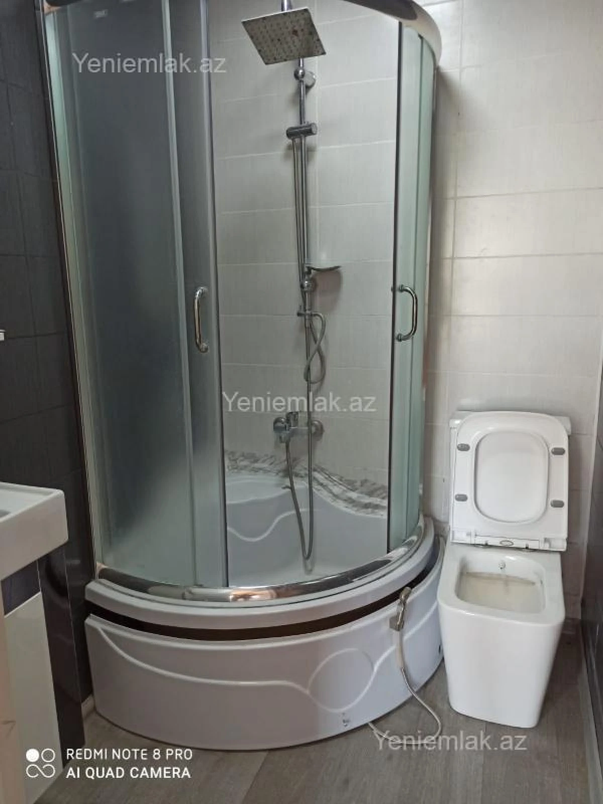 Satılır 8 otaqlı həyət evi 300 m²