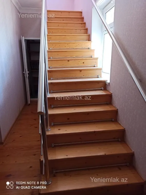 Satılır 8 otaqlı həyət evi 300 m²