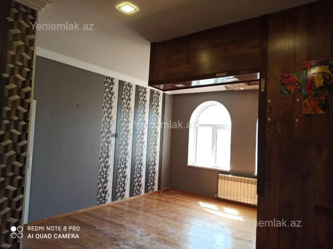 Satılır 8 otaqlı həyət evi 300 m²
