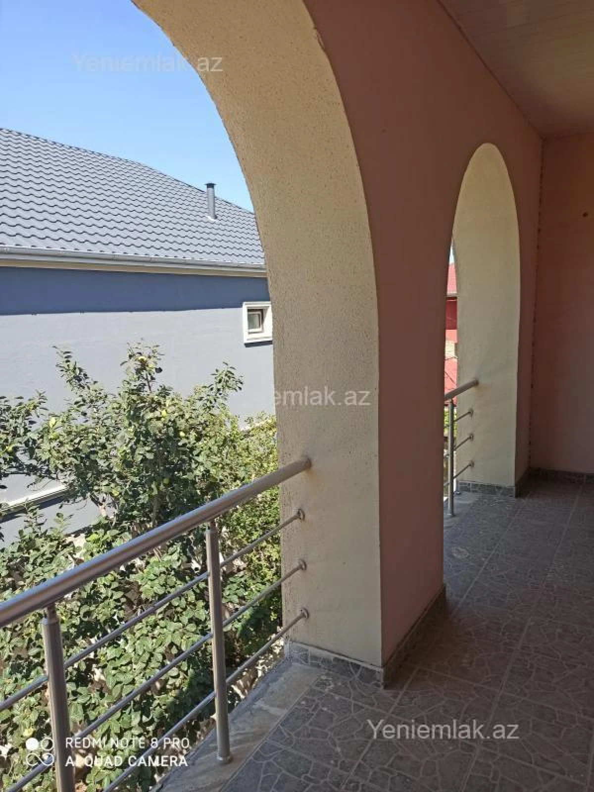 Satılır 8 otaqlı həyət evi 300 m²