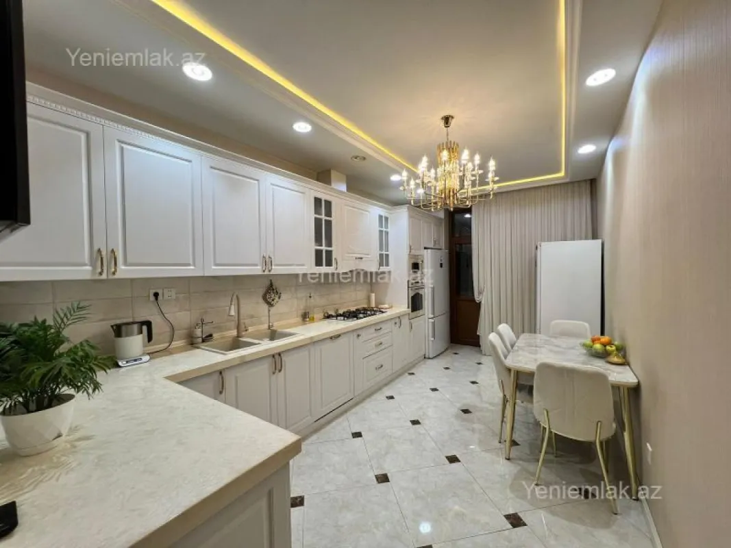 Satılır 3 otaqlı yeni tikili 140 m²