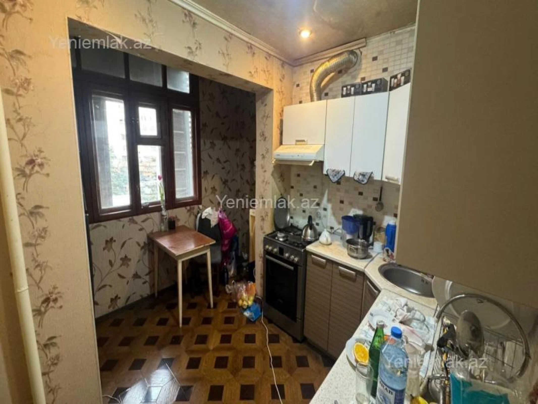Satılır 3 otaqlı köhnə tikili 90 m²