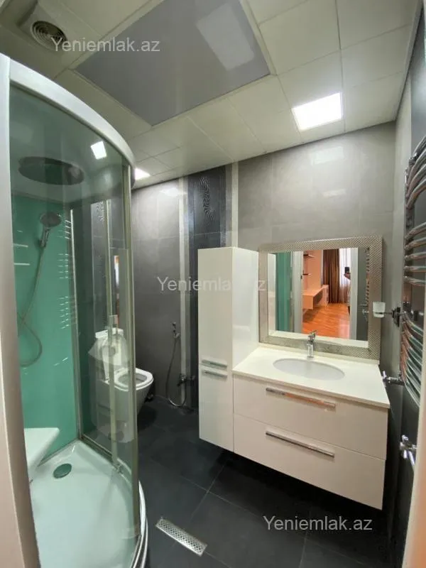 Satılır 4 otaqlı yeni tikili 175 m²